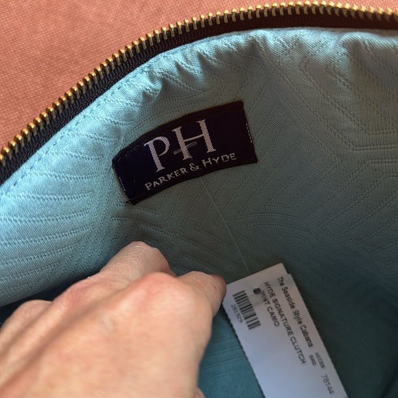 Parker and Hyde camo clutch - Picture 4 of 5